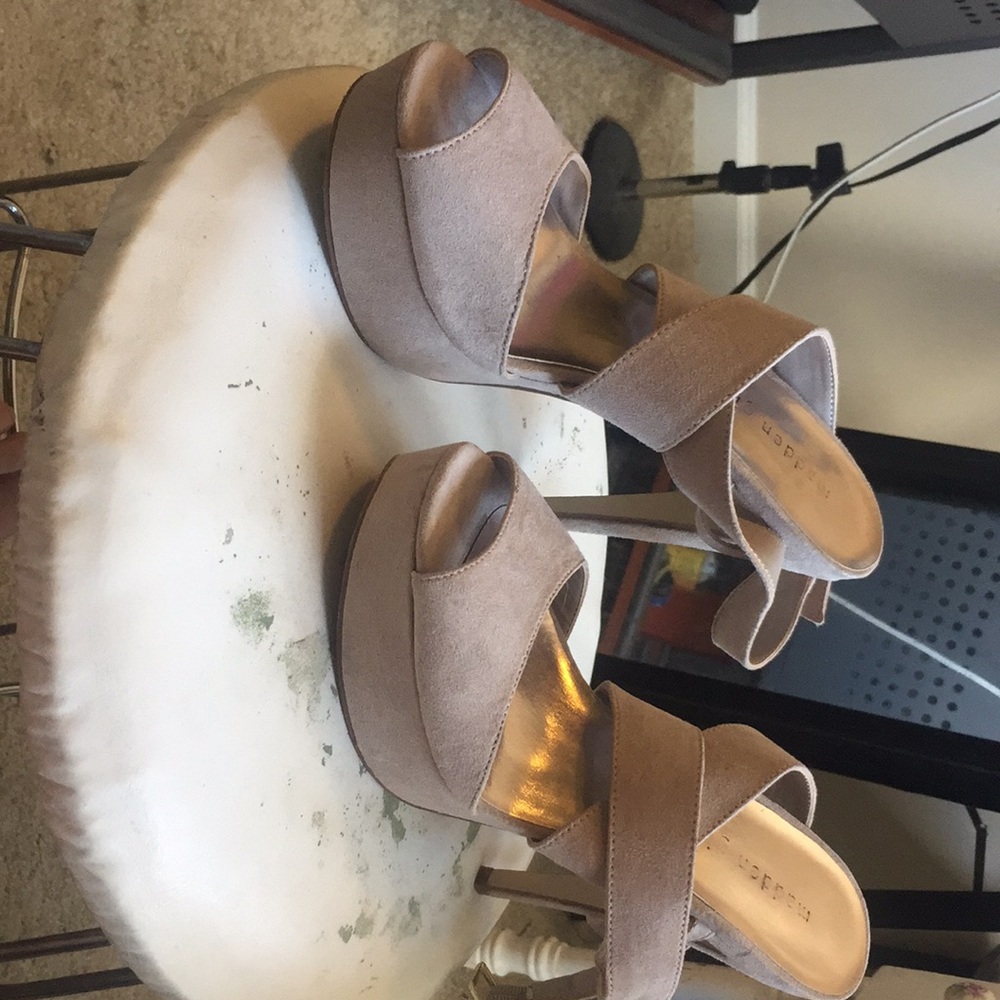 Pumps - Picture 2 of 2